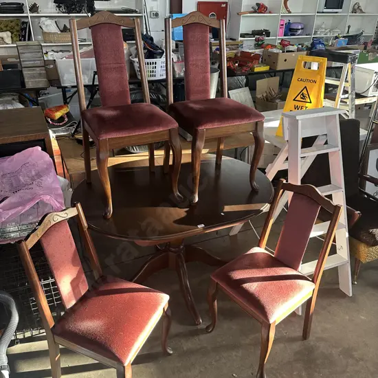 extendable dining table and 4 chairs- good condition