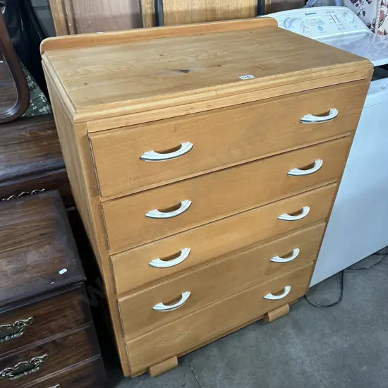solid chest drawers- missing 1 handle