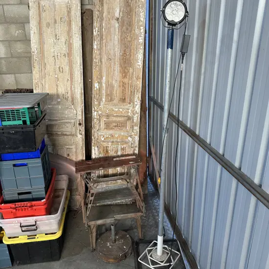 flood light, stand, damaged work mate