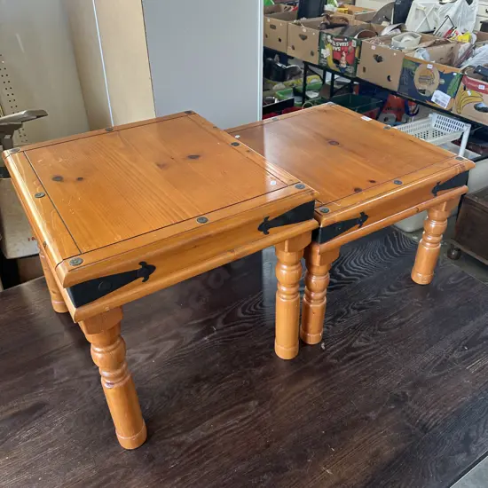 2 solid Pine side tables
