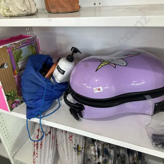 kiddys suitcase, bathroom content, game