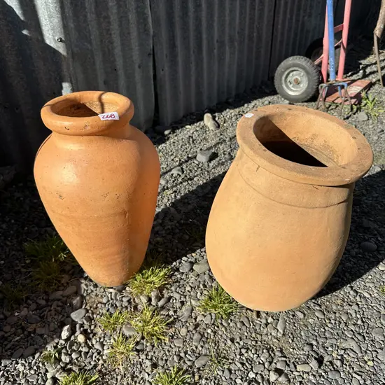 2 terracotta pots 420mm