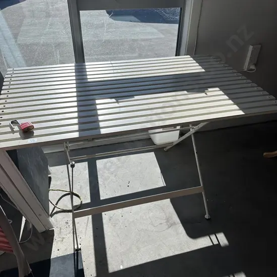 folding table on heavy base 1300 x 750