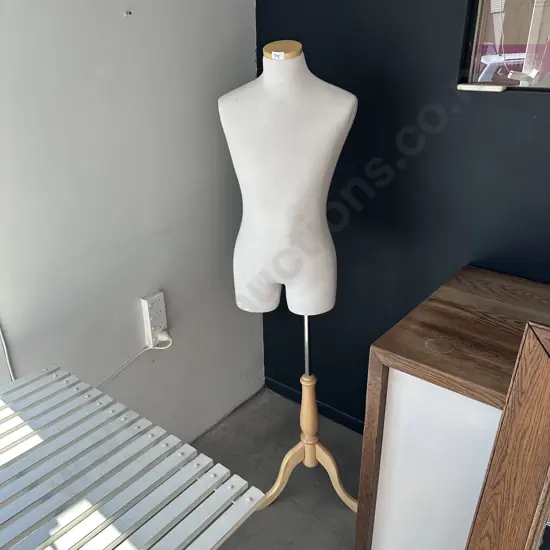 dress mannequin