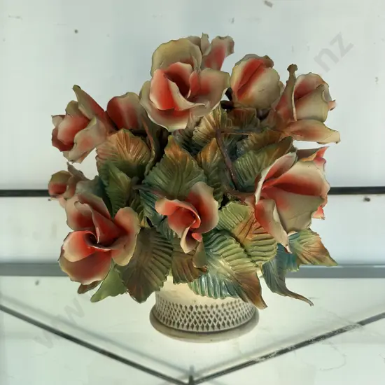 Large Capodimonte style centre arrangement (some damage)