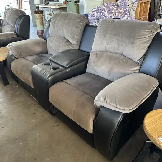 Recliner 2 seater with center console