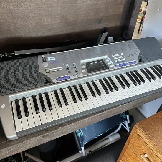 Casio keyboard and stand