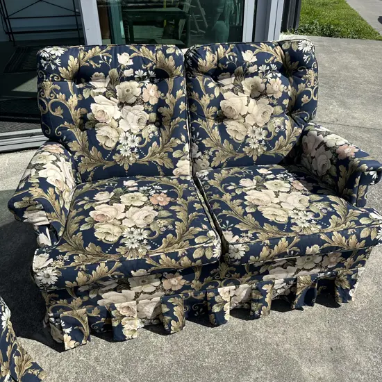 The matching floral 2 seater sofa also excellent condition