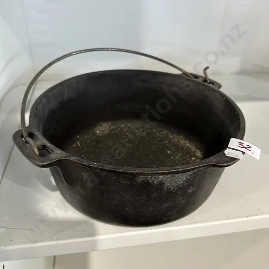 Cast iron pan
