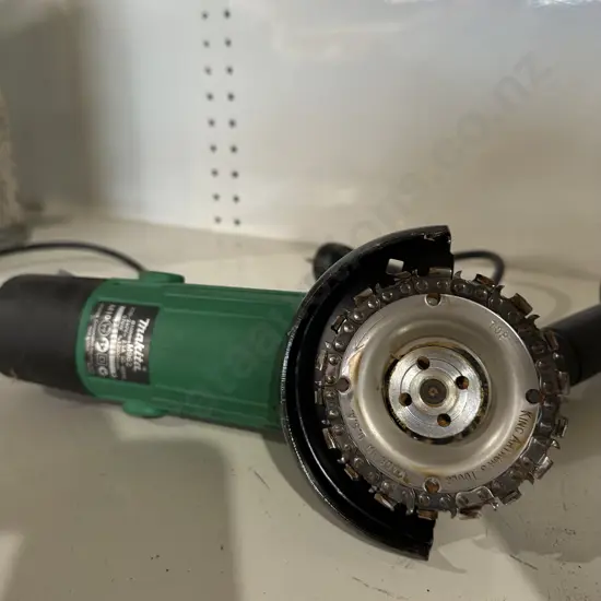 Angle grinder with cutter