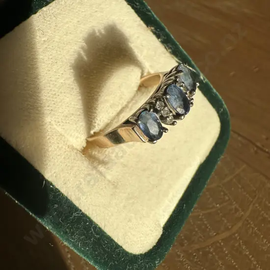 Sapphire & Diamond  9ct gold ring stamped 375   LJ