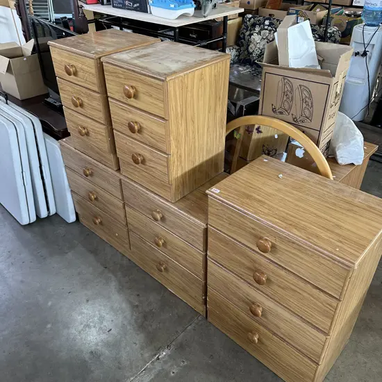 Bedroom suite - average