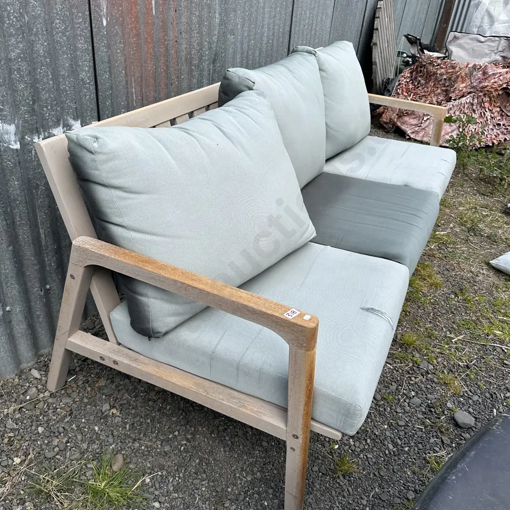 outdoor sofa - as is Image 1++