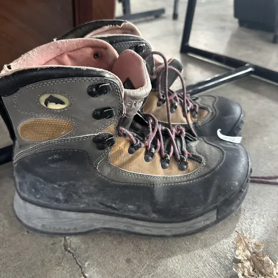 Simms size 8 river boots