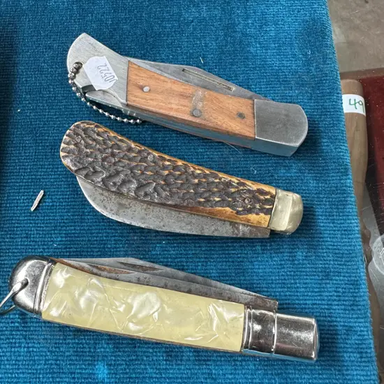 3 pocket knives
