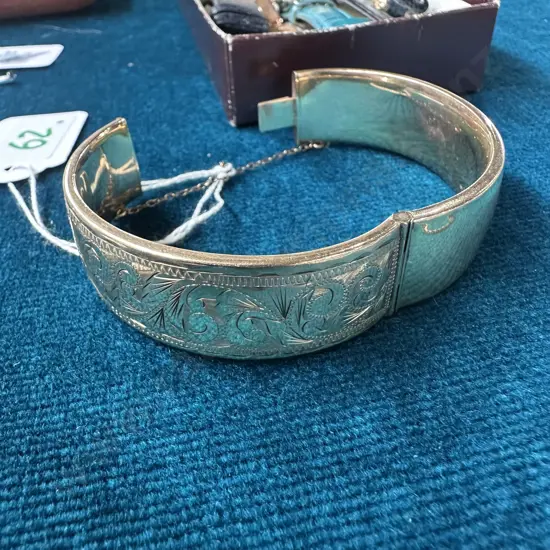 9ct gold bracelet (metal core)