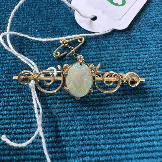Victorian 15ct gold & Opal brooch