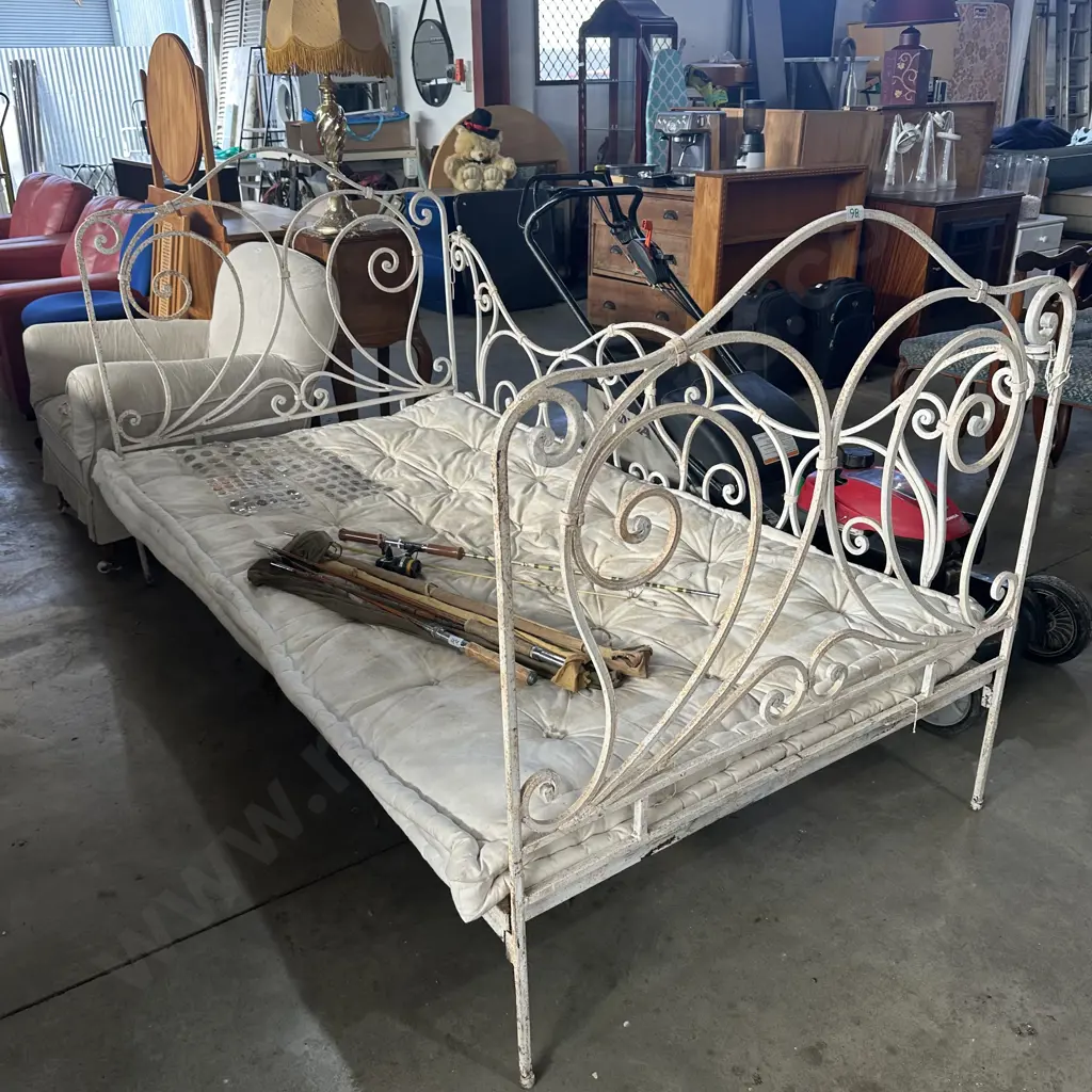 Vintage daybed Image 1++