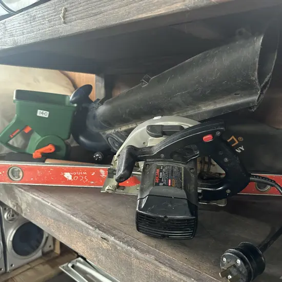 Skilksaw, vac, level, seader, pruners