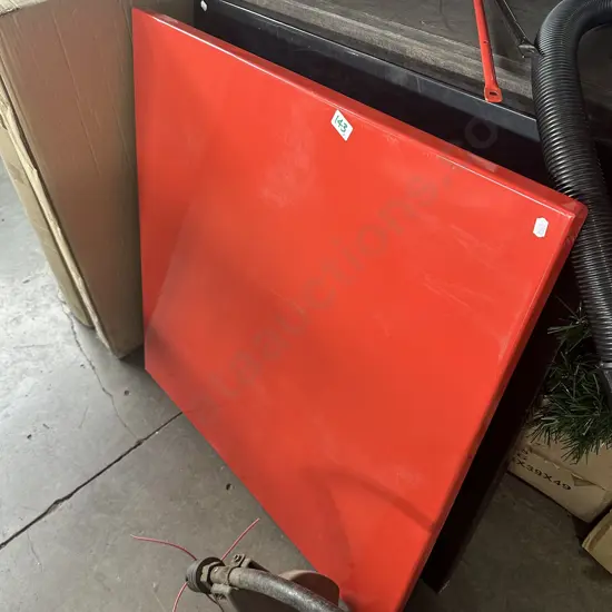 Red metal cafe table (to be assembled)