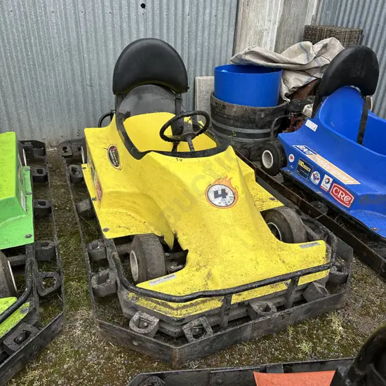 Fantasyland go cart  working - Yellow