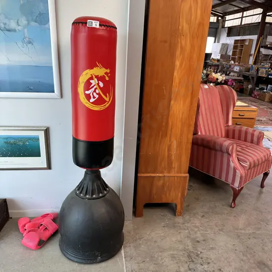 Kick boxing stand & gloves