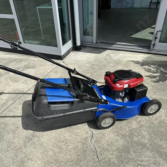 Lawn mower- working