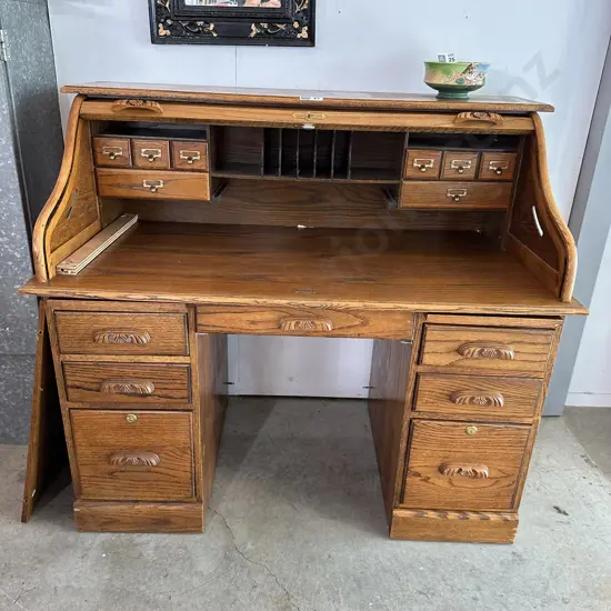 Oak roll top desk -reproduction