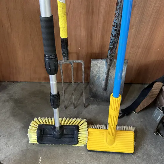 Spade , fork, 2 x brushes