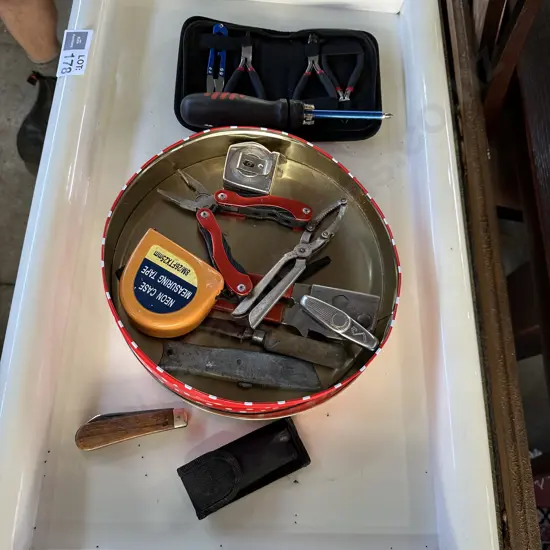 Assorted small tools