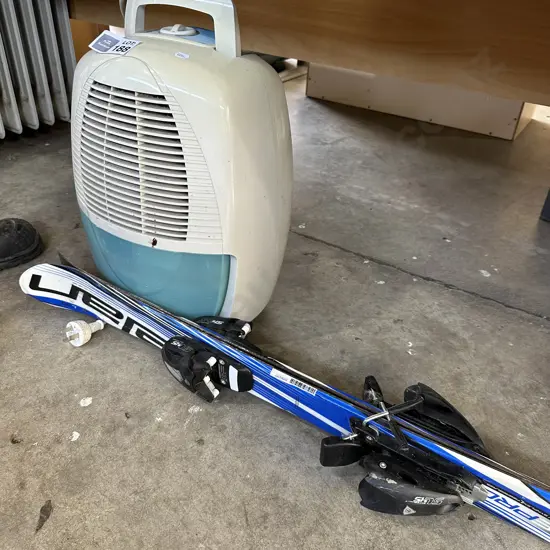 Small skis and dehumidifier
