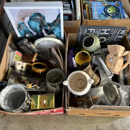 2 boxes collectables