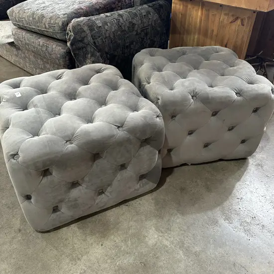 Pr buttoned ottomans