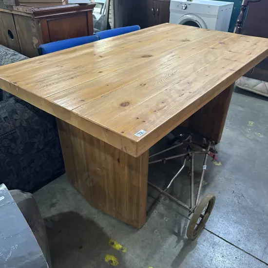 Solid wood Dining table 1530mmx890mm. Top 60mm thick