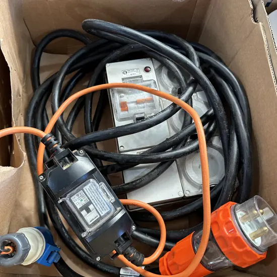 Heavy duty electrical plug lead and sockets,10A Power adaptor with overload.