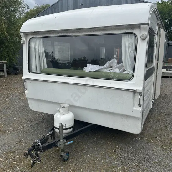 Caravan 1976 Crusader480 registered & New WOF.  Comes with awning