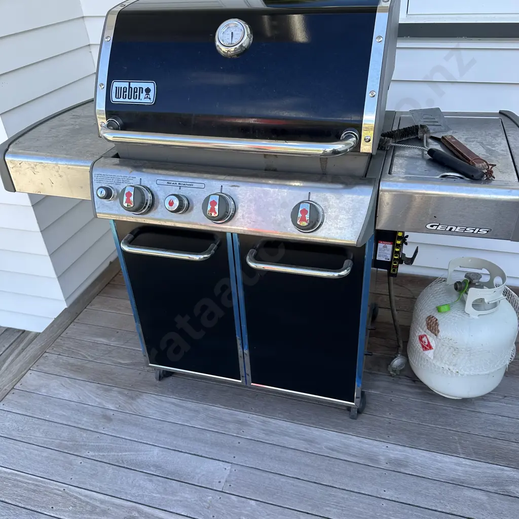 4 Burner Weber gas BBQ with cover  (3 pics) Image 1++