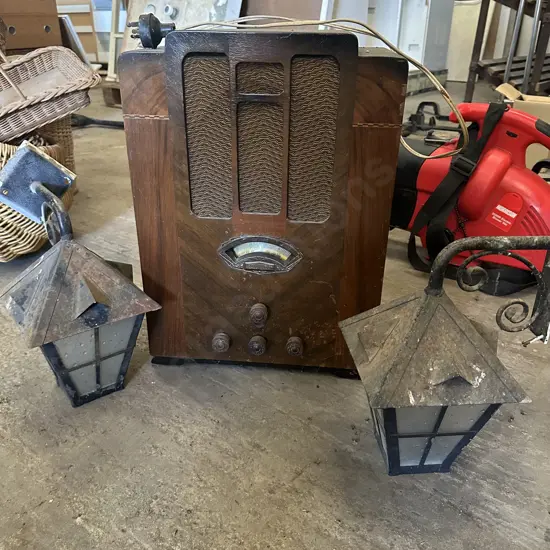 vintage radio and lamps