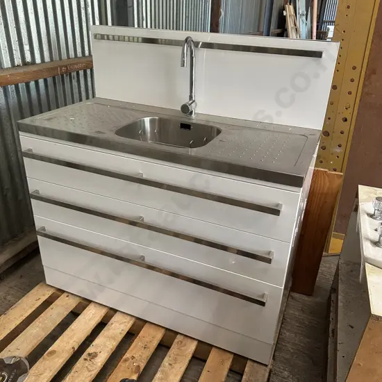 excellent condition large laundry tub
