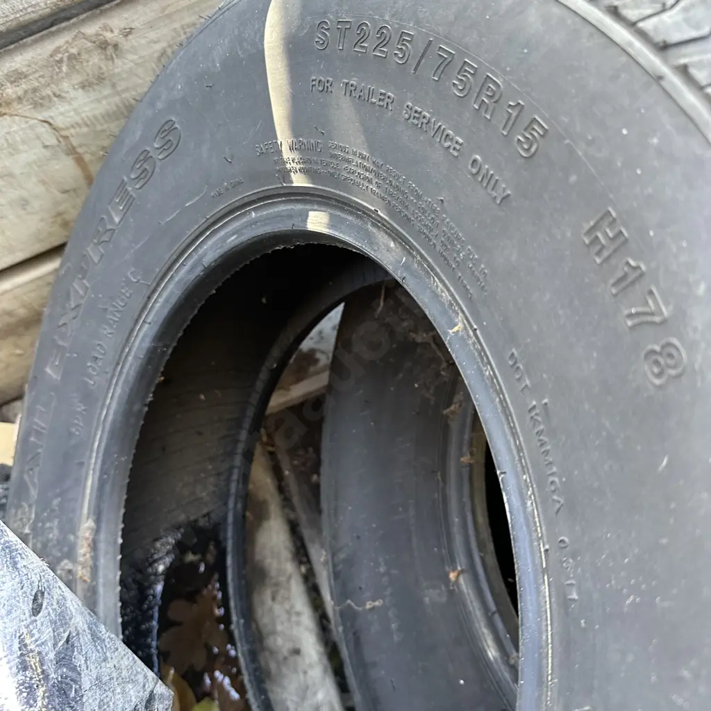 4 tyres 225 75/R15 Image 1++