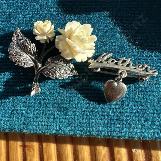 2 x Vintage brooches