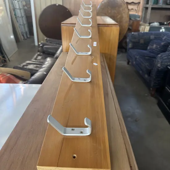 Rimu coat hanger
