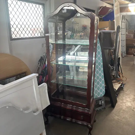 Very tidy display cabinet 1800 x 800