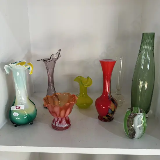 8 Art glass vases