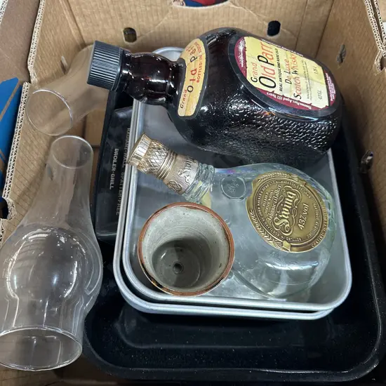 2 glass chimneys, roasting dishes etc