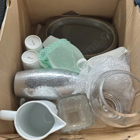 Box of Vases and Temuka etc