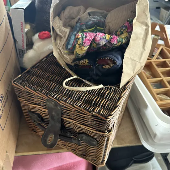 Picnic set and wheat packs