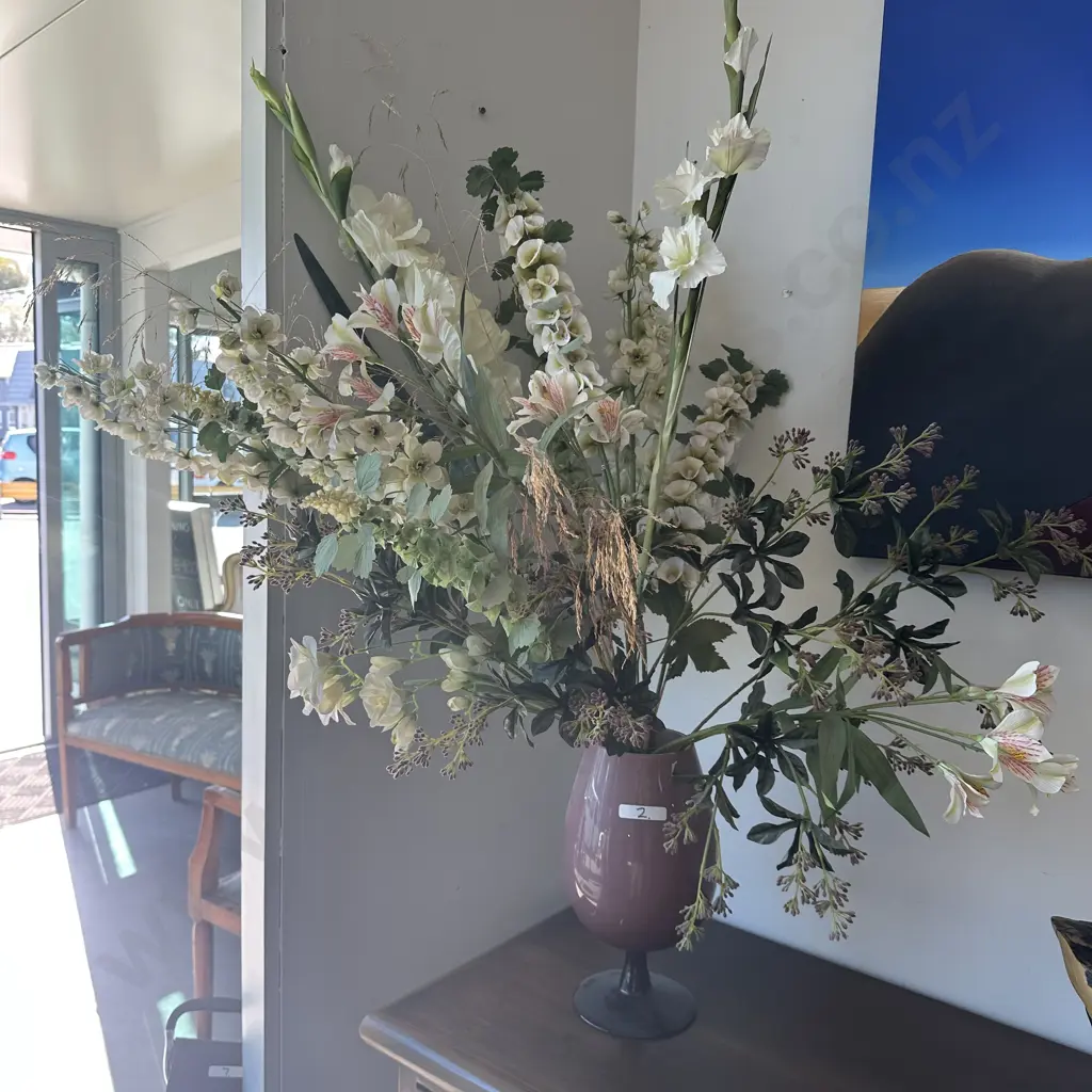 Glass vase with arrangement Image 1++