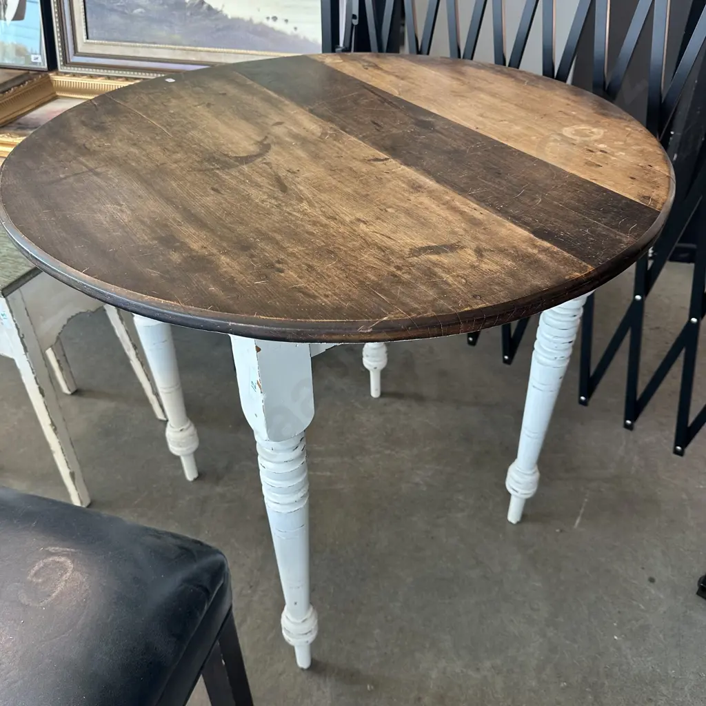 Cute Kauri breakfast table 850mm Image 1++