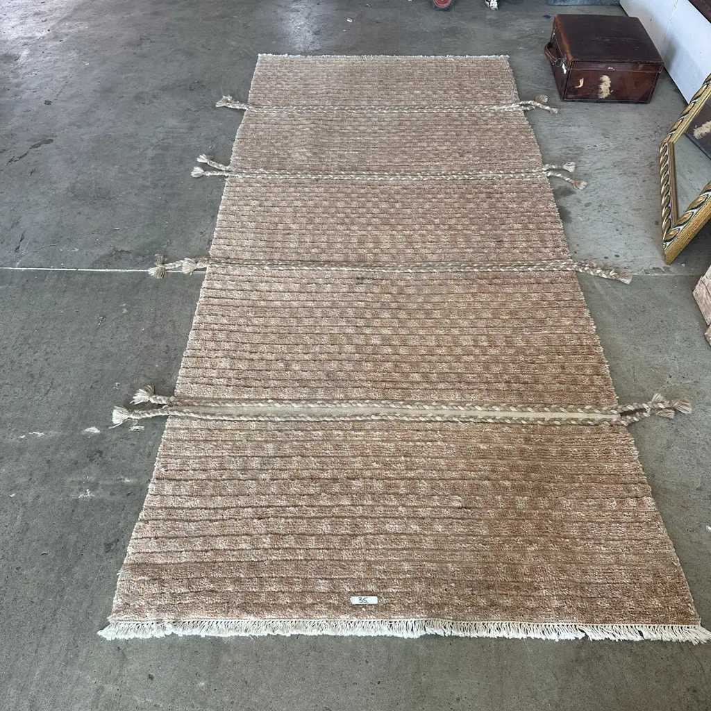Woolen tasseled rug 2200 x 1200 Image 1++